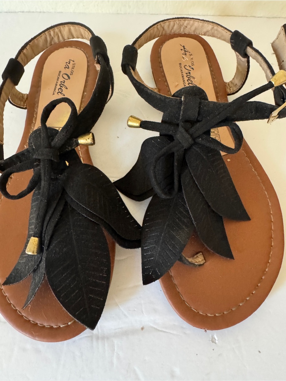 Ara Orbel Ladies Suede Black Leaf-Detail T-Strap Sandals  SZ 7-7.5